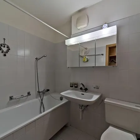 Chesa Muntagnarda - *