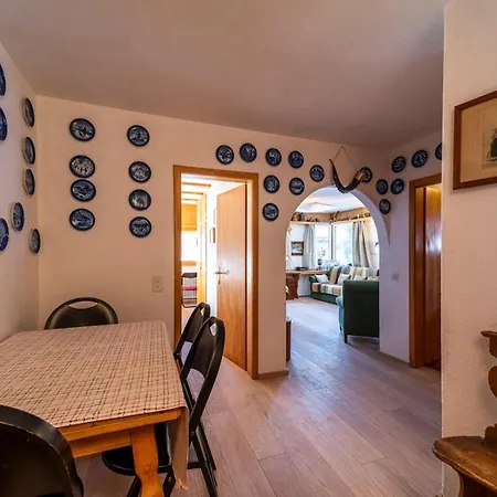 Chesa Muntagnarda - *